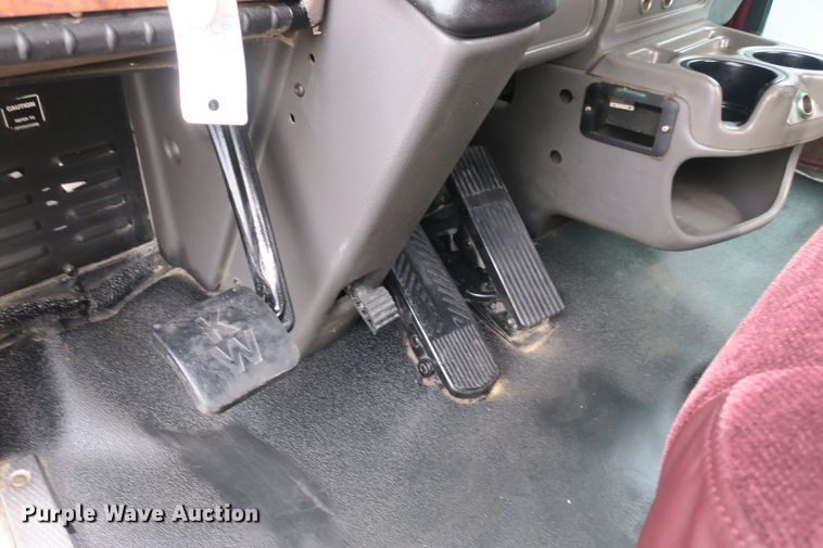 image for item DB10223 2005 Kenworth T800 semi truck