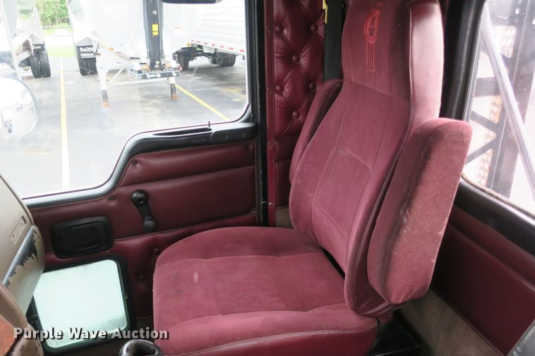 image for item DB10223 2005 Kenworth T800 semi truck