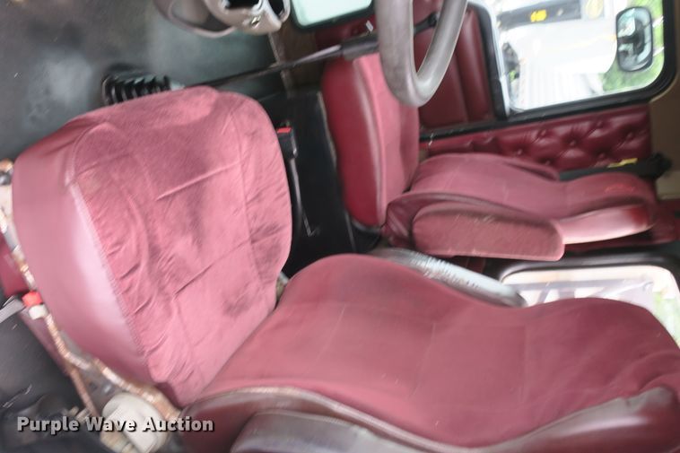 image for item DB10223 2005 Kenworth T800 semi truck