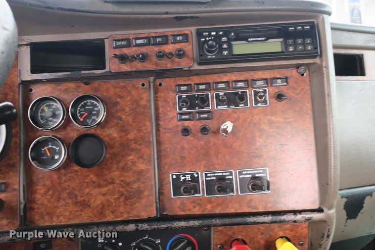 image for item DB10223 2005 Kenworth T800 semi truck