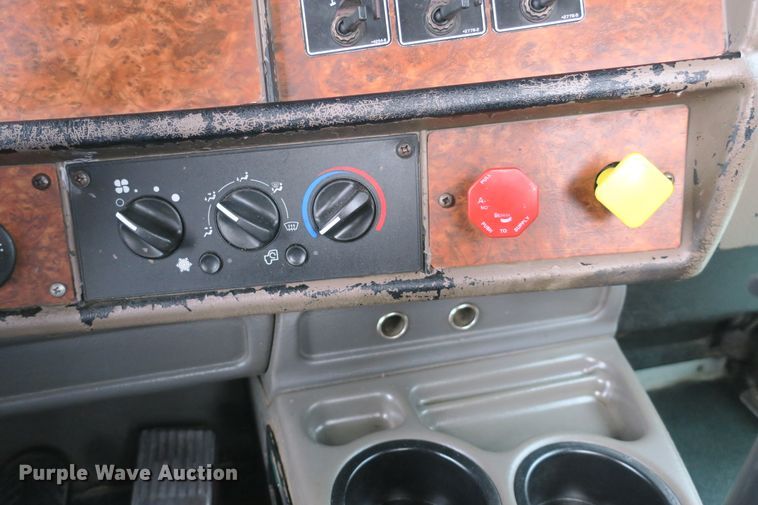 image for item DB10223 2005 Kenworth T800 semi truck