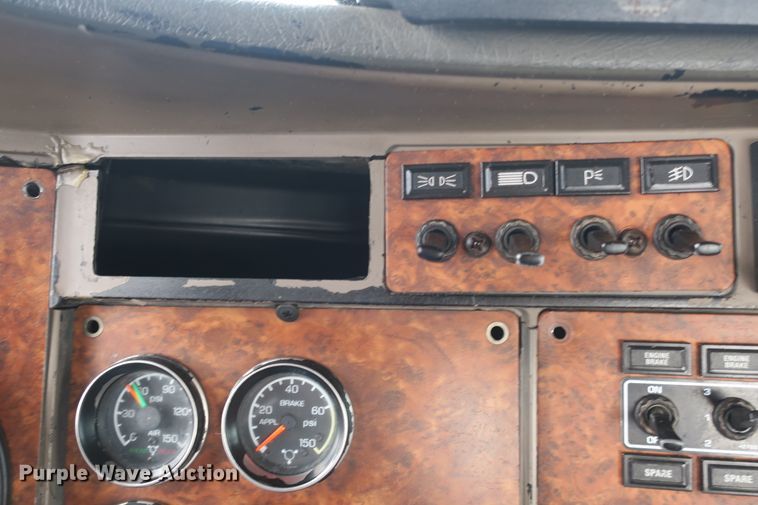 image for item DB10223 2005 Kenworth T800 semi truck