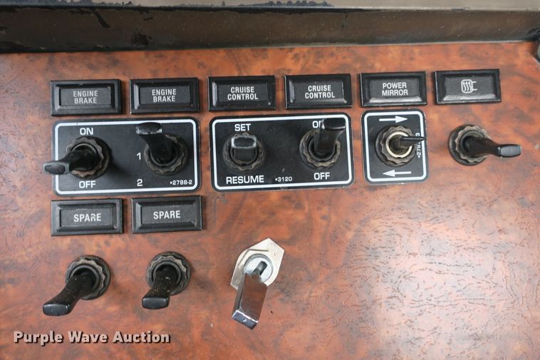 image for item DB10223 2005 Kenworth T800 semi truck