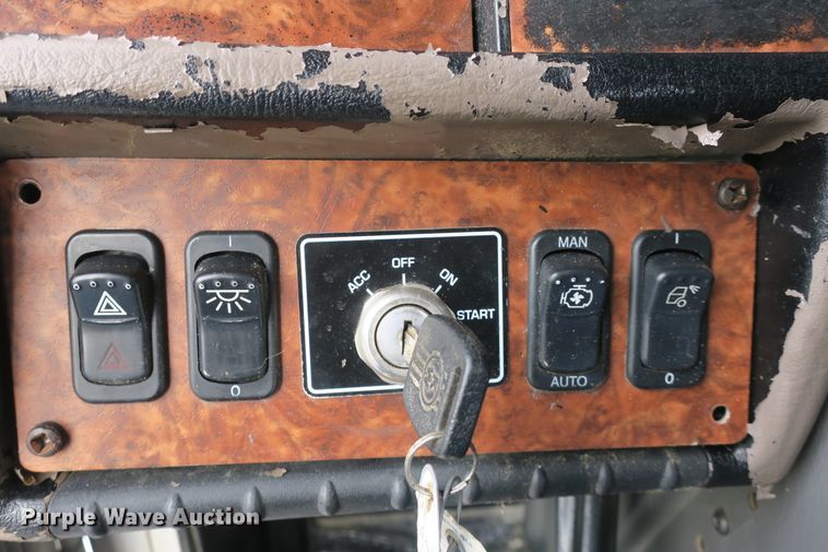 image for item DB10223 2005 Kenworth T800 semi truck