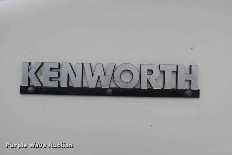 image for item DB10223 2005 Kenworth T800 semi truck
