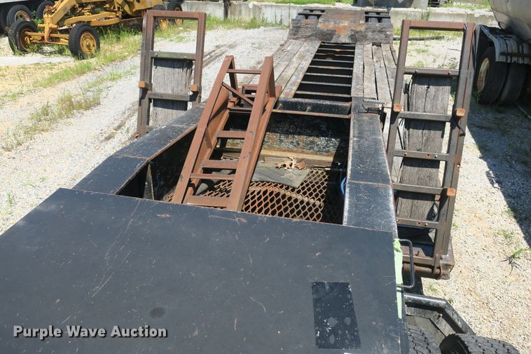 image for item DB10231 2006 Witzco Challenger lowboy equipment trailer