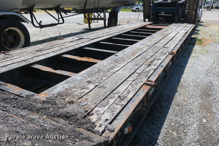 image for item DB10231 2006 Witzco Challenger lowboy equipment trailer