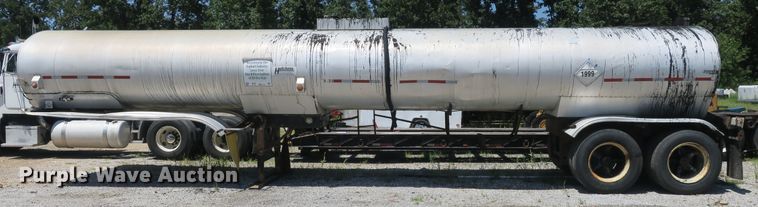 image for item DB10232 1968 Fruehauf TEHF2E asphalt trailer