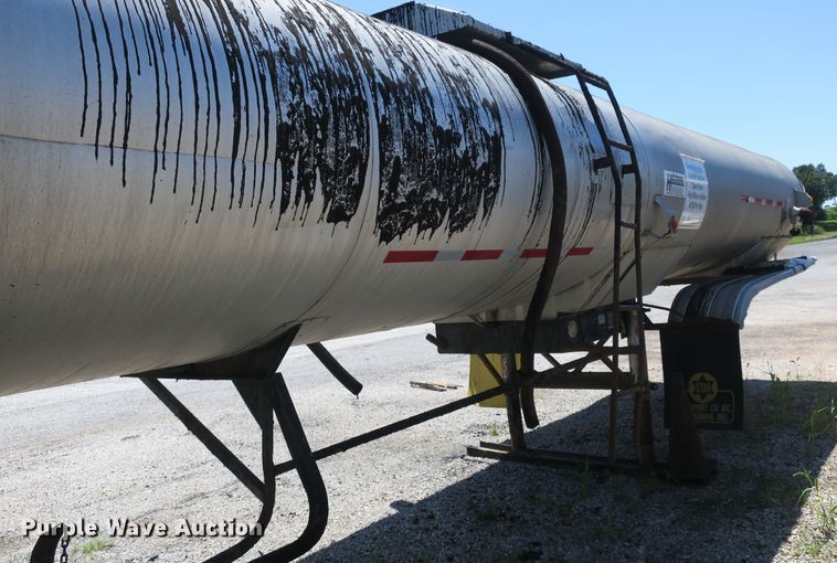 image for item DB10232 1968 Fruehauf TEHF2E asphalt trailer