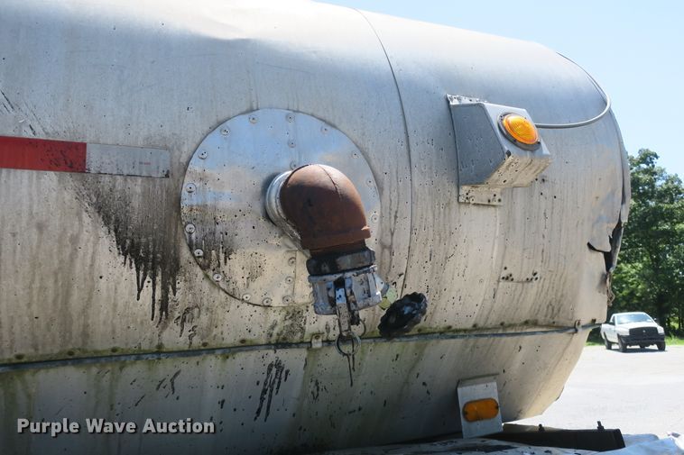 image for item DB10232 1968 Fruehauf TEHF2E asphalt trailer