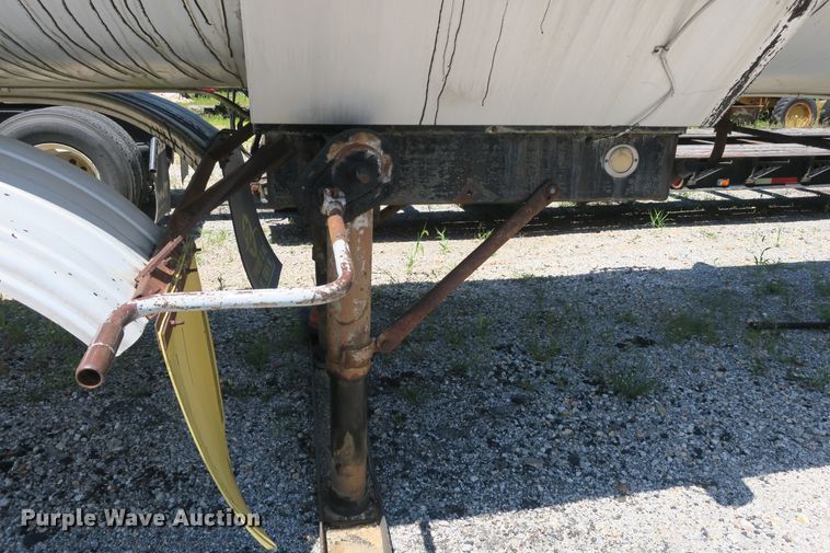 image for item DB10232 1968 Fruehauf TEHF2E asphalt trailer