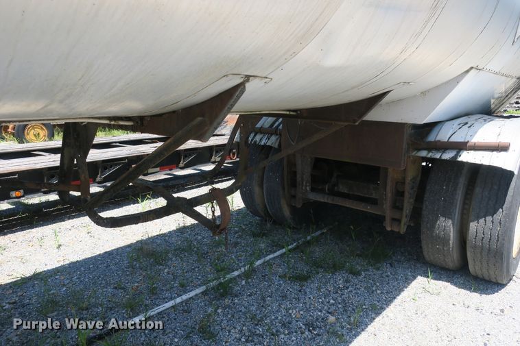 image for item DB10232 1968 Fruehauf TEHF2E asphalt trailer