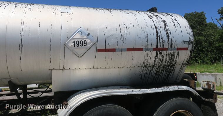 image for item DB10232 1968 Fruehauf TEHF2E asphalt trailer