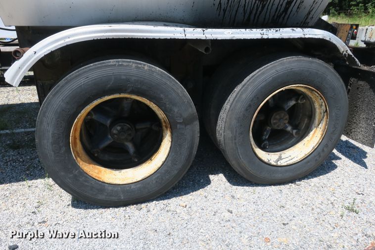 image for item DB10232 1968 Fruehauf TEHF2E asphalt trailer