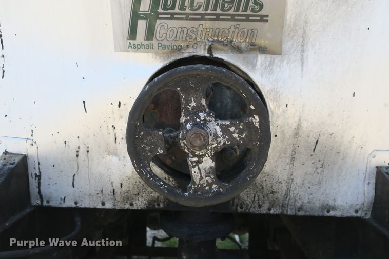 image for item DB10232 1968 Fruehauf TEHF2E asphalt trailer