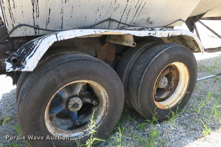 image for item DB10232 1968 Fruehauf TEHF2E asphalt trailer