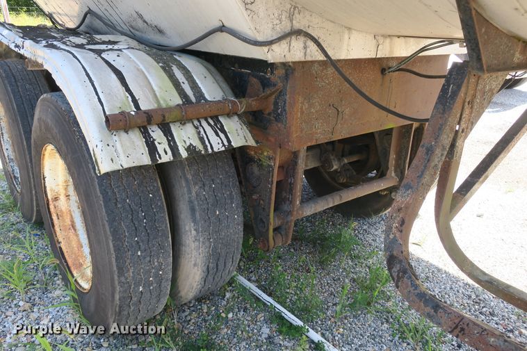 image for item DB10232 1968 Fruehauf TEHF2E asphalt trailer