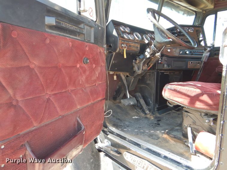 image for item DC5008 1996 Freightliner FLD semi truck