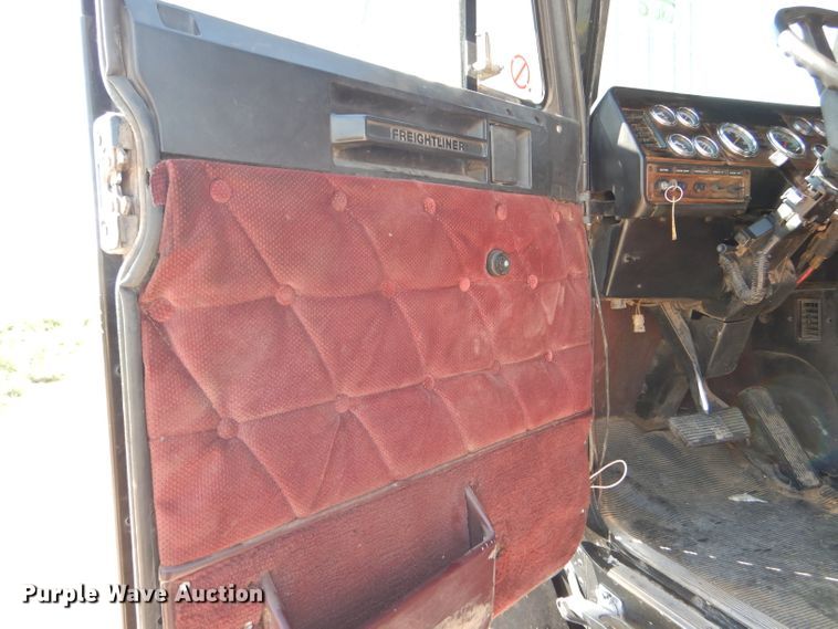 image for item DC5008 1996 Freightliner FLD semi truck