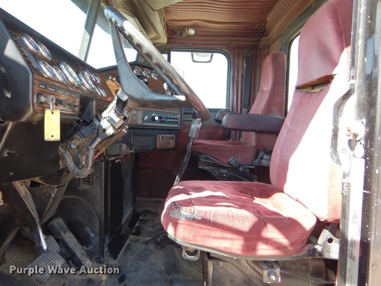 image for item DC5008 1996 Freightliner FLD semi truck