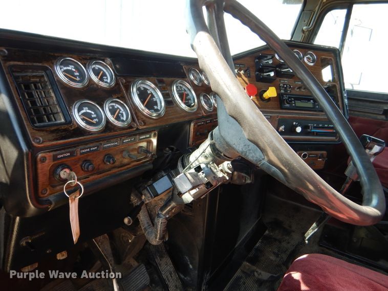 image for item DC5008 1996 Freightliner FLD semi truck