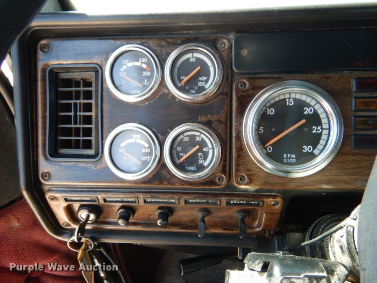 image for item DC5008 1996 Freightliner FLD semi truck