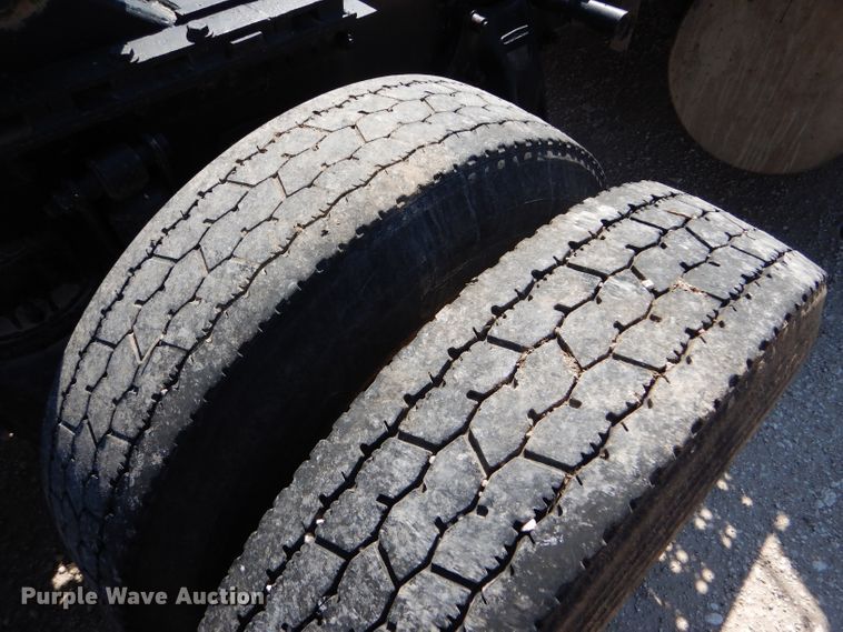 image for item DC5008 1996 Freightliner FLD semi truck