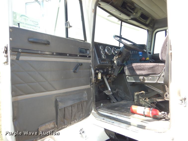 image for item DC5010 1998 International 9100 semi truck