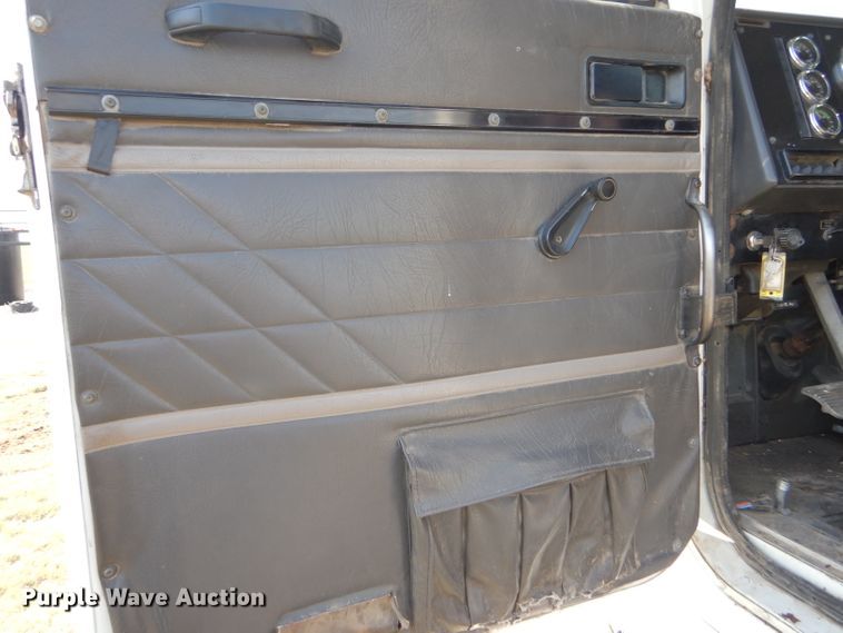 image for item DC5010 1998 International 9100 semi truck