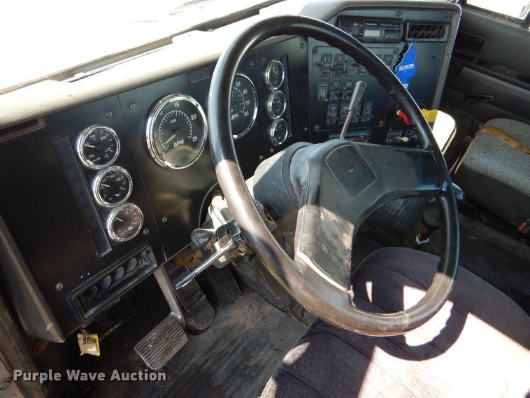 image for item DC5010 1998 International 9100 semi truck