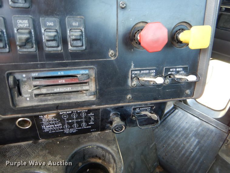 image for item DC5010 1998 International 9100 semi truck