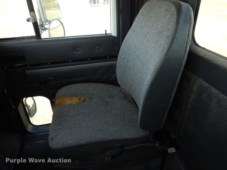 image for item DC5010 1998 International 9100 semi truck