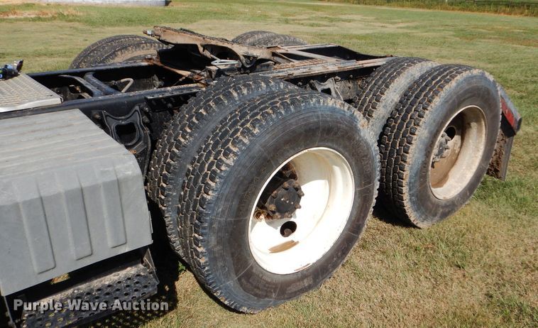 image for item DC5010 1998 International 9100 semi truck