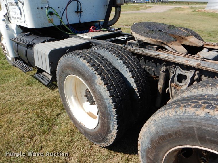 image for item DC5010 1998 International 9100 semi truck