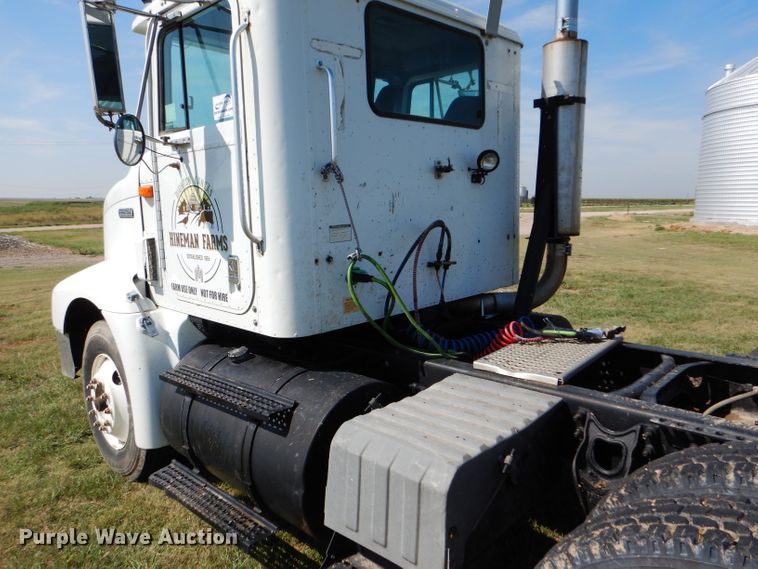 image for item DC5010 1998 International 9100 semi truck