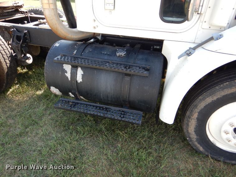 image for item DC5010 1998 International 9100 semi truck