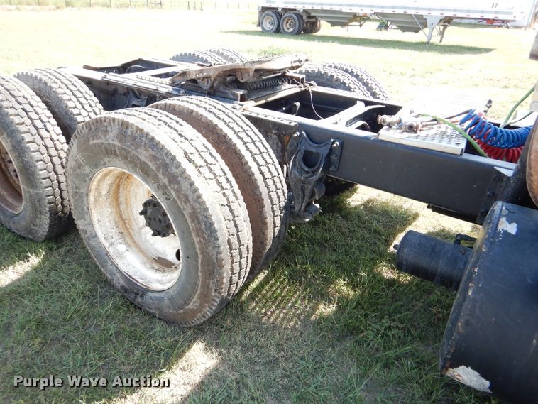 image for item DC5010 1998 International 9100 semi truck