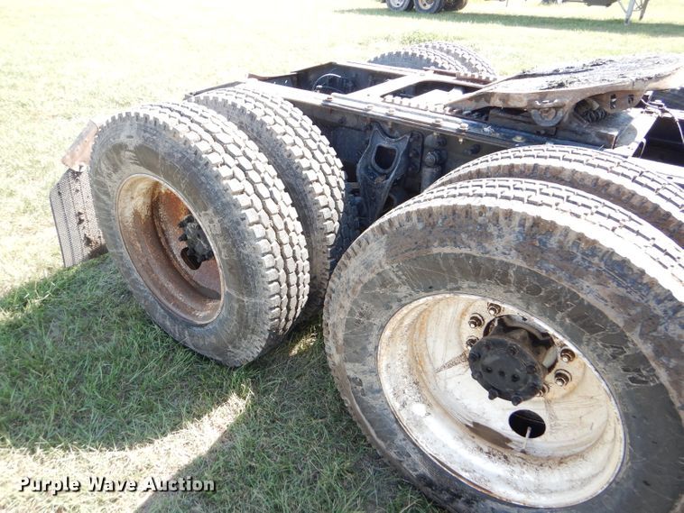 image for item DC5010 1998 International 9100 semi truck