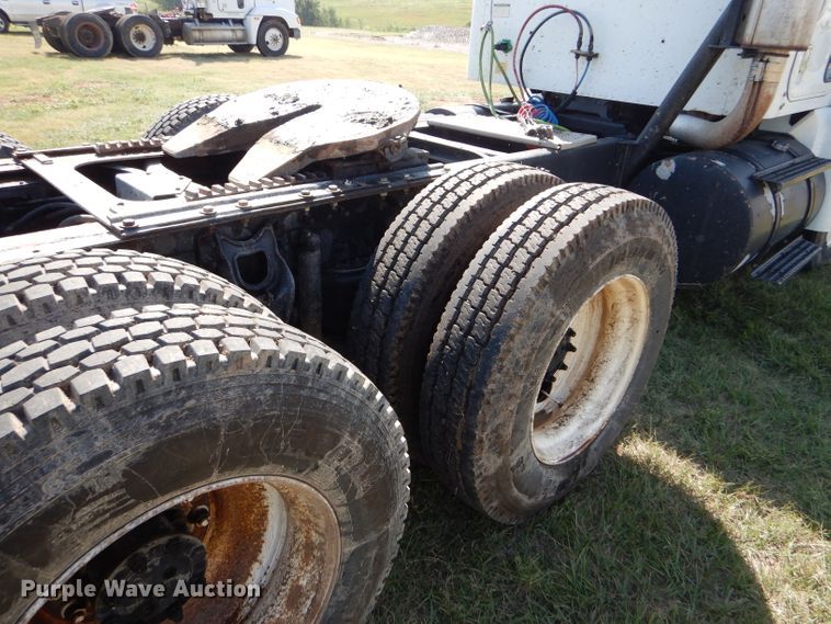 image for item DC5010 1998 International 9100 semi truck