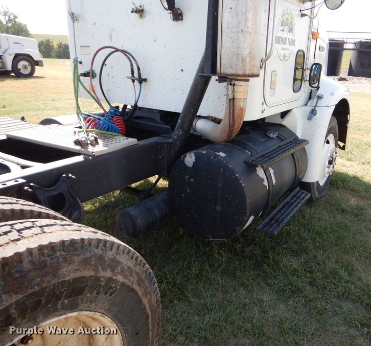 image for item DC5010 1998 International 9100 semi truck