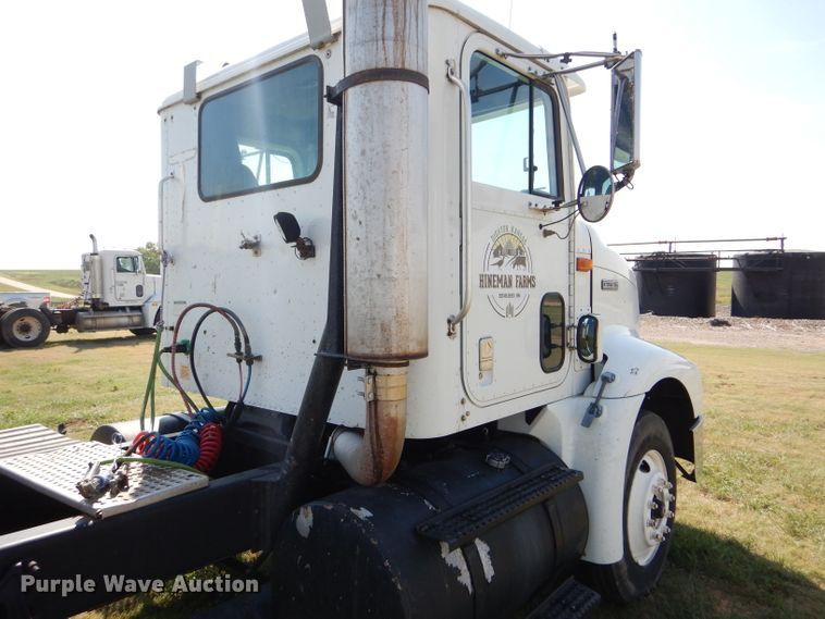 image for item DC5010 1998 International 9100 semi truck