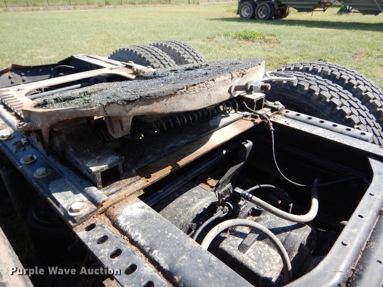 image for item DC5010 1998 International 9100 semi truck