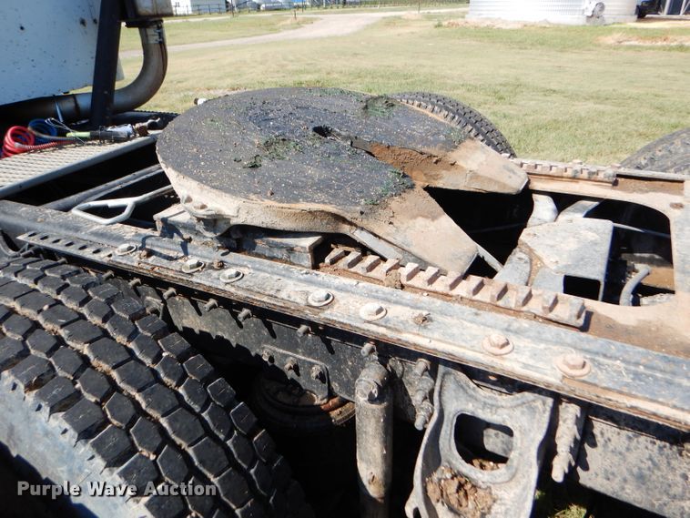 image for item DC5010 1998 International 9100 semi truck