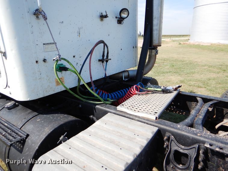 image for item DC5010 1998 International 9100 semi truck