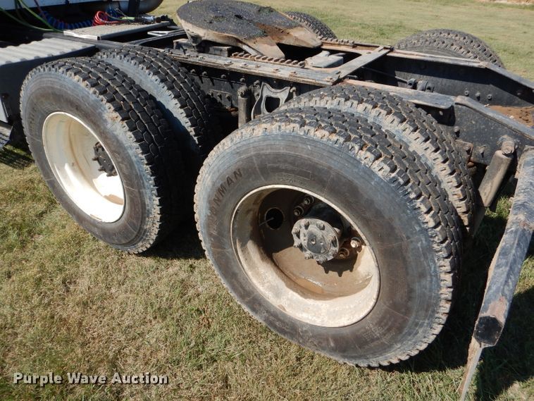 image for item DC5010 1998 International 9100 semi truck