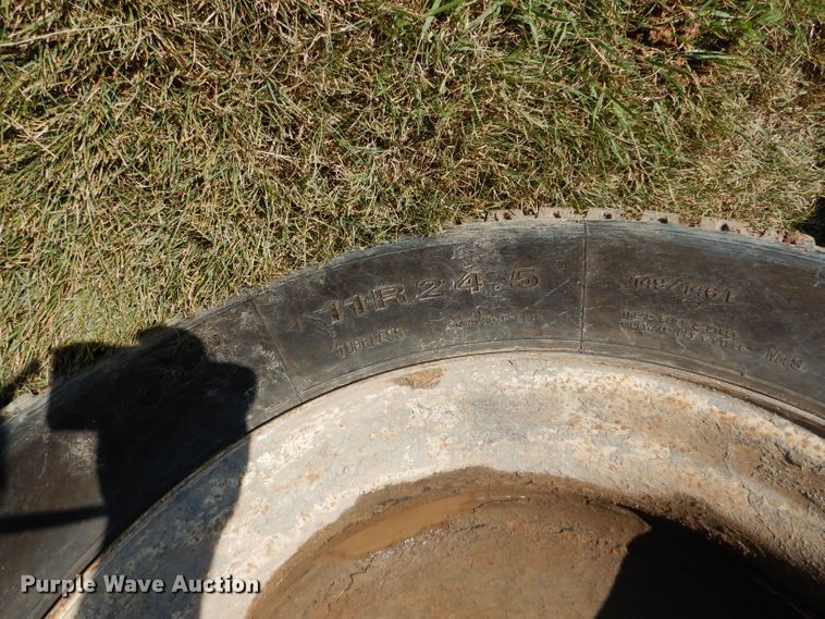 image for item DC5010 1998 International 9100 semi truck