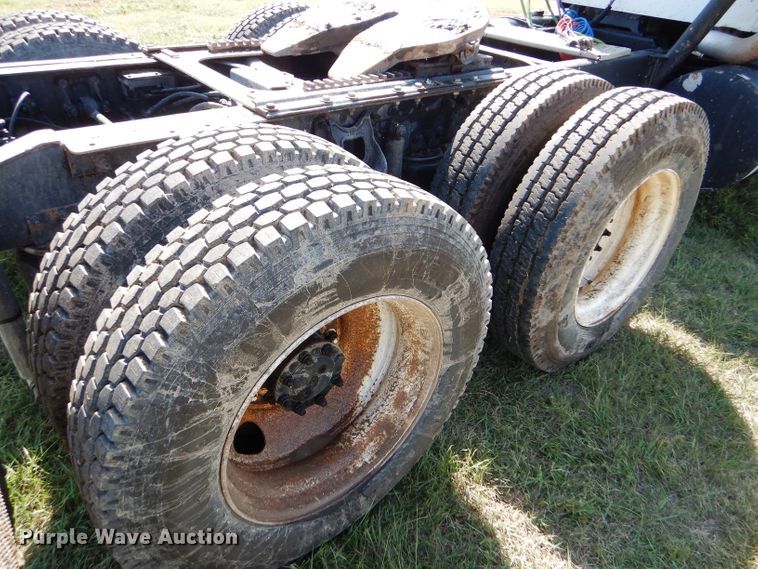 image for item DC5010 1998 International 9100 semi truck