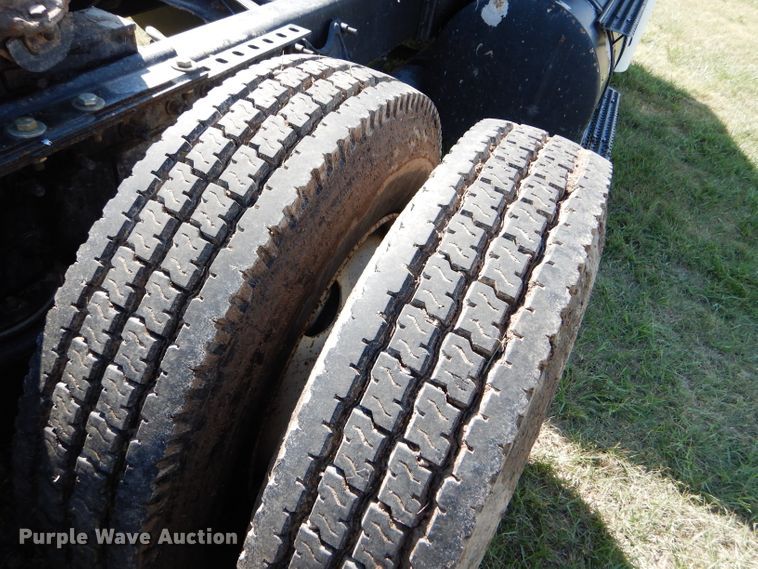 image for item DC5010 1998 International 9100 semi truck