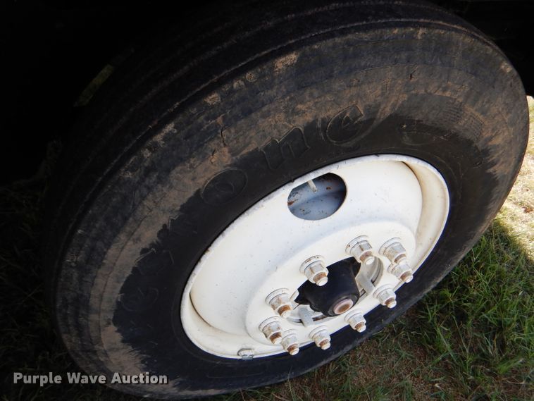 image for item DC5010 1998 International 9100 semi truck