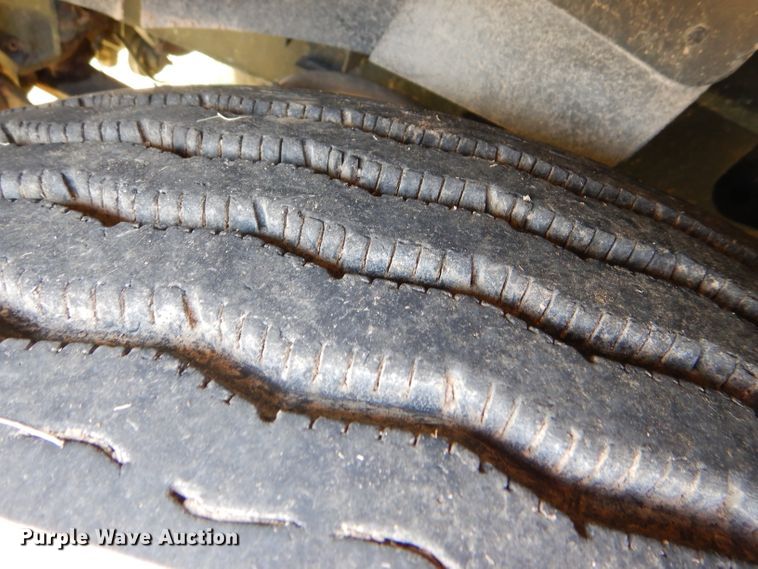 image for item DC5010 1998 International 9100 semi truck